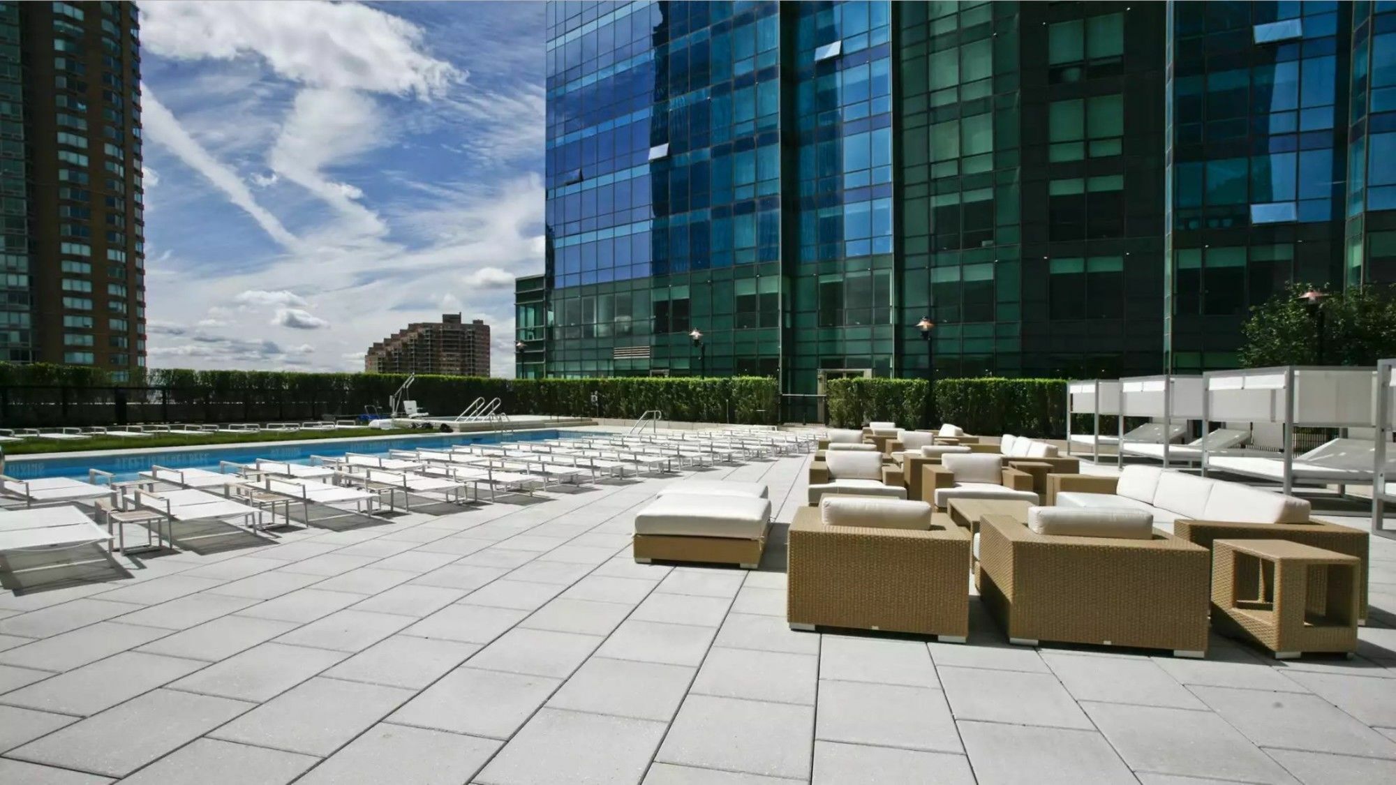 Global Luxury Suites At Greene Jersey City Bagian luar foto